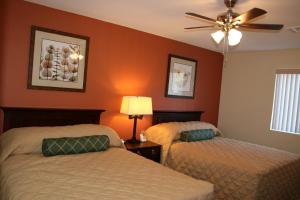 Giường trong phòng chung tại Affordable Suites - Fayetteville/Fort Bragg