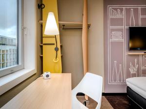 TV a/nebo společenská místnost v ubytování Ibis Münster City