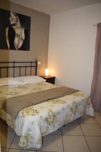 A bed or beds in a room at Hotel Dalmazia