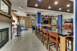 Imagen de la galería de Holiday Inn Express Hotel & Suites Columbus-Fort Benning, an IHG Hotel, en Columbus