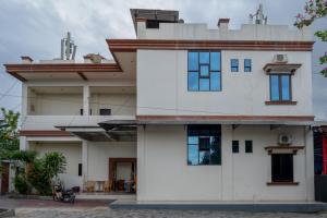 Gallery image of RedDoorz @ Hotel Bumi Palupy in Palu