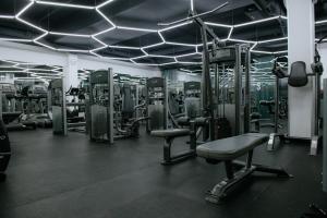 Posilňovňa alebo fitness centrum v ubytovaní Gorskiy City Hotel