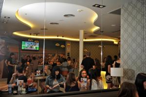 Hostia v ubytovaní Hotel Indigo Barcelona - Plaza Catalunya 4Sup by IHG