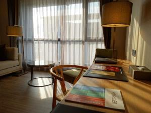 Posezení v ubytování Golden Lake Hotel