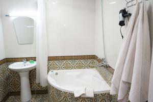 Un baño de Little Bukhara