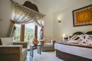 Cama o camas de una habitación en Royal Kandyan Hotel