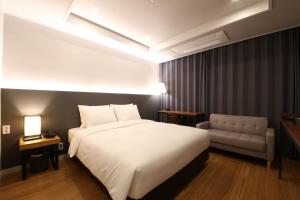 The Mains Hotel客房内的一张或多张床位