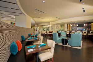 ห้องอาหารหรือที่รับประทานอาหารของ Hotel Indigo Atlanta Airport College Park, an IHG Hotel