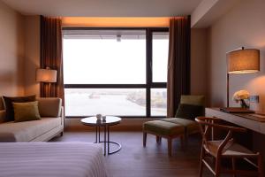 Postel nebo postele na pokoji v ubytování Golden Lake Hotel