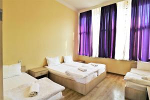 Postel nebo postele na pokoji v ubytování Ortachala Palace