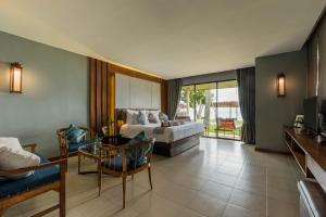 Ein Sitzbereich in der Unterkunft Anda Lanta Resort