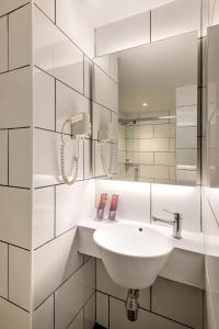 FOX Lite DPulze Cyberjaya by Ascott tesisinde bir banyo