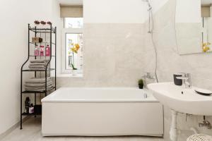 Ванна кімната в Arida Apartments