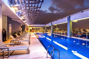 Bazén v ubytování Zenith Hotel Putrajaya nebo v jeho okolí