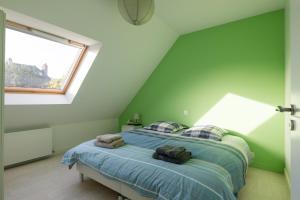 Säng eller sängar i ett rum på TIEGEZH - Maison familiale Carantec