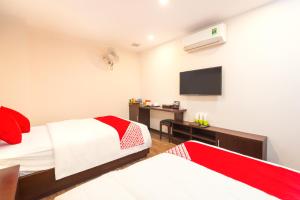 Posteľ alebo postele v izbe v ubytovaní OYO 930 Thang Long Hotel