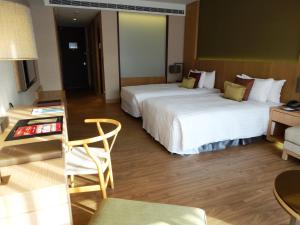 Postel nebo postele na pokoji v ubytování Golden Lake Hotel