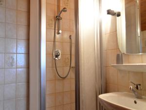 Ένα μπάνιο στο Ferienwohnung im Haus Dorn-Röschen +34 φωτογραφίες