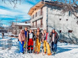 Hotel panorama svaneti durante l'inverno