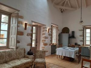 a living room with a table and a kitchen at En Patmo Holiday Home in Patmos
