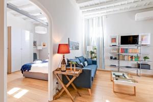 A television and/or entertainment centre at Rome as you feel - Grotta Pinta apartments