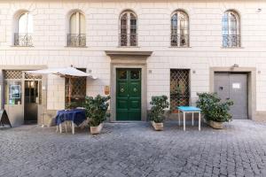 The facade or entrance of Rome as you feel - Grotta Pinta apartments