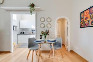 A kitchen or kitchenette at Rome as you feel - Grotta Pinta apartments