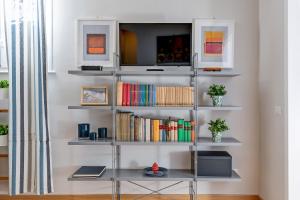 The library in Az apartmant