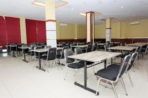 Zona de afaceri și/sau sala de conferințe de la Sans Hotel City Inn Palangkaraya