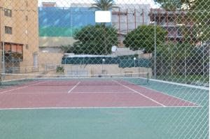Tennis- og/eða veggtennisaðstaða á GEMELOS IV Loysan apt. with pool eða í nágrenninu