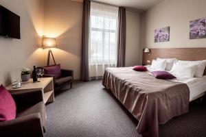 Postel nebo postele na pokoji v ubytování Hotel Sigulda