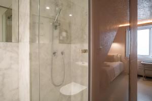 a bathroom with a glass shower with a sink at Friendly Border City Design Apartments in Lisbon +57 photos