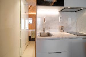 A kitchen or kitchenette at Friendly Border City Design Apartments
