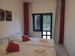 Postel nebo postele na pokoji v ubytování Apartments Suljic - Cash Only Property