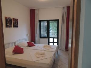 Postel nebo postele na pokoji v ubytování Apartments Suljic - Cash Only Property