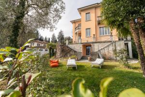 Vonkajšia záhrada v ubytovaní Villa Caterina