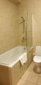 Bathroom sa REIKARTZ PARK ASTANA ex-Royal Park Hotel & SPA