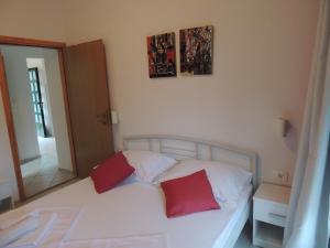 Postel nebo postele na pokoji v ubytování Apartments Suljic - Cash Only Property