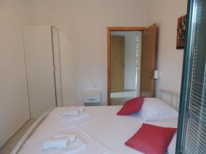 Postel nebo postele na pokoji v ubytování Apartments Suljic - Cash Only Property