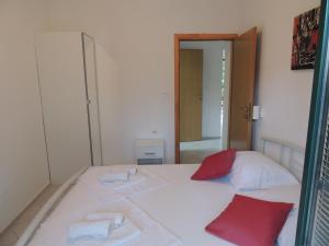 Postel nebo postele na pokoji v ubytování Apartments Suljic - Cash Only Property