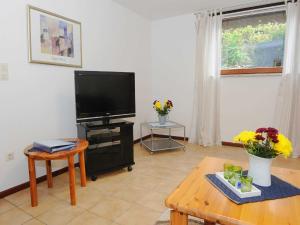 TV a/nebo společenská místnost v ubytování La Casa Ferienwohnung Seeigel + 7 fotografií