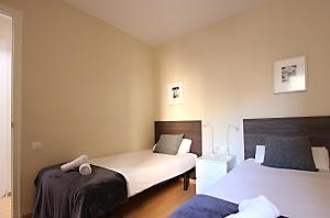 Postel nebo postele na pokoji v ubytování MUNNE - Spacious apartment FC Barcelona