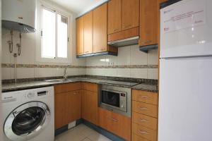 Kuchyň nebo kuchyňský kout v ubytování MUNNE - Spacious apartment FC Barcelona