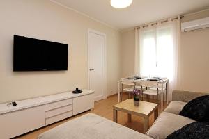 TV a/nebo společenská místnost v ubytování MUNNE - Spacious apartment FC Barcelona