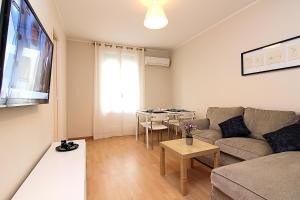 TV a/nebo společenská místnost v ubytování MUNNE - Spacious apartment FC Barcelona