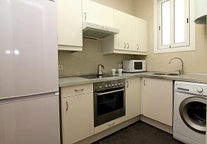 Kuchyň nebo kuchyňský kout v ubytování MUNNE - Spacious apartment FC Barcelona