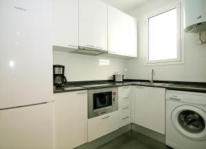 Kuchyň nebo kuchyňský kout v ubytování MUNNE - Spacious apartment FC Barcelona