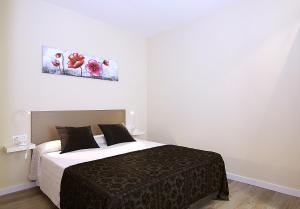 Postel nebo postele na pokoji v ubytování MUNNE - Spacious apartment FC Barcelona