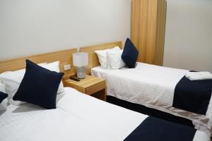 A bed or beds in a room at Gunnedah Hotel