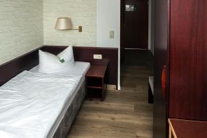 Rúm í herbergi á Hotel Anhalt